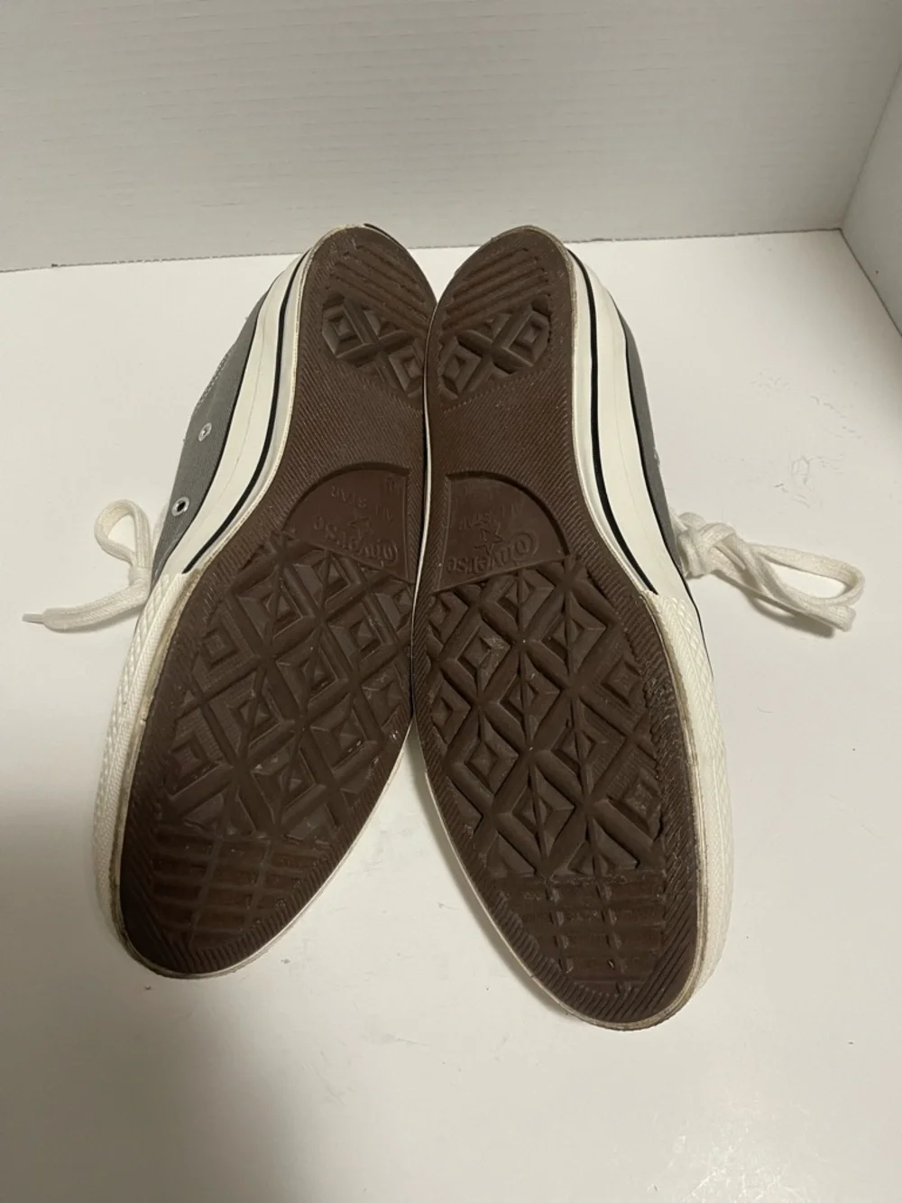 Converse Low-Top Sneakers in Gray and White Canvas size 10.5 - Picture 5 of 6